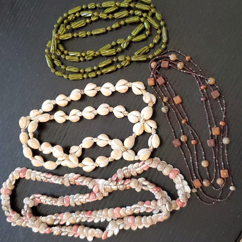 Long Shell Necklaces Estate Lot - Picture 5 of 6